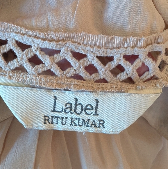 Label Ritu Kumar Flowy Cream Top With Black Beading sz L - Picture 8 of 10